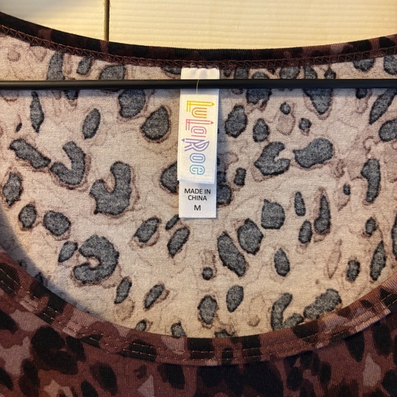 Lularoe Lynnae Long-sleeve Top Leopard Print Size M - Picture 2 of 4